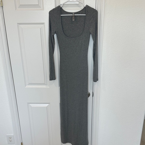 SKIMS grey long sleeve ribbed maxi dress size small - Picture 1 of 5